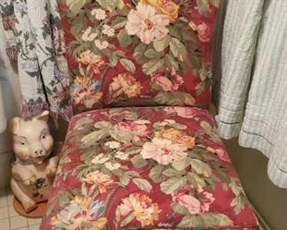 Floral print accent chair