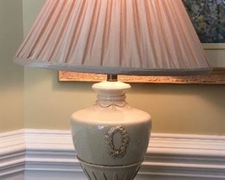 Porcelain ivy table lamp