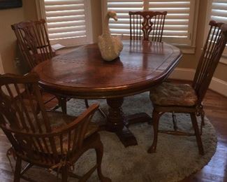 Thomasville Kitchen table with 2 arm & 2 side chairs; swan planter; round area rug