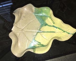 Ceramic leaf dish