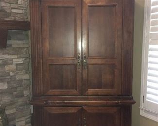 Armoire/Entertainment center