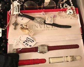 another up close of the jewlry