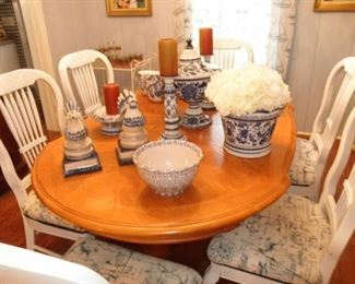 DINING TABLE WITH 6 CHAIRS ND ONE LEAF