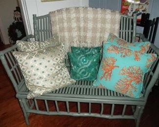 SWEET HALL BENCH, LOTS OF DECORATIVE PILLOWS