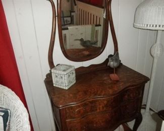 CUTE VINTAGE LADIES DRESSER