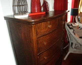 VINTAGE DRESSER CHEST