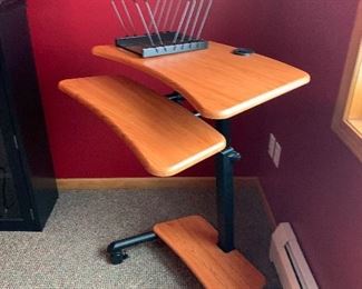 Stand up adjustable office computer desk