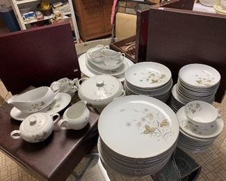 Yamaka China 7486 12 piece placesetting with soup terrine gravy boat serving platter serving bowls cream and sugar 