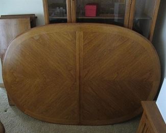 Thomasville dining table/ leaves & chairs