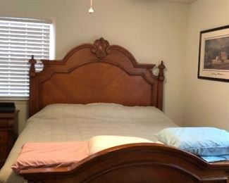 King Size Bed w/Headboard/Footboard
