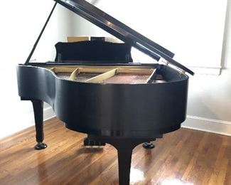 Yamaha Baby Grand Piano G2
