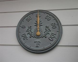Outdoor temperature gauge
