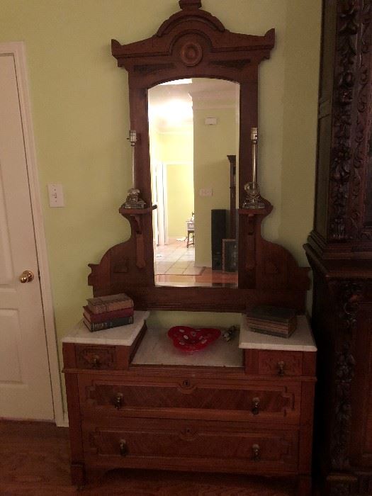 ANTIQUE GENTLEMAN'S VICTORIAN EASTLAKE AMERICAN DRESSER