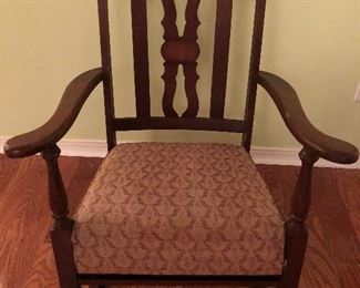 ANTIQUE WOODEN ROCKER