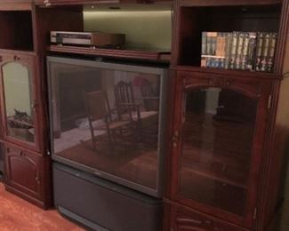 ENTERTAINMENT MEDIA SECTIONAL CENTER, SONY 52" TV