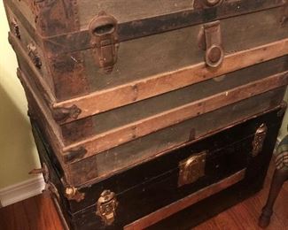 ARMY GREEN TRUNK w/METAL HARDWARE