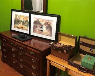 BROYHILL DRESSER w/MIRROR, WOOD PREP TABLE