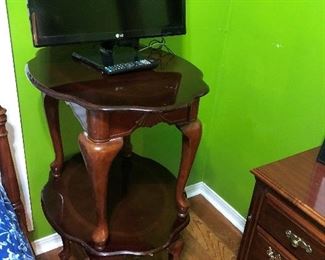 QUEEN ANNE TABLES, LG FLATSCREEN TV