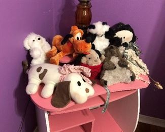 PORTABLE PINK/WHITE DESK/WORK STATION