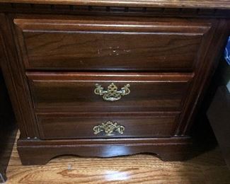 BROYHILL NIGHTSTAND