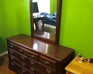 BROYHILL DRESSER w/MIRROR