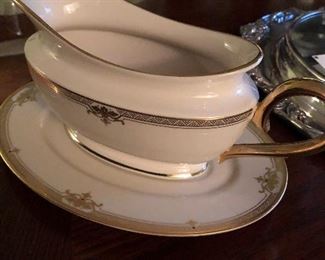 LENOX "REPUBLIC" GRAVY BOAT w/UNDERPLATE