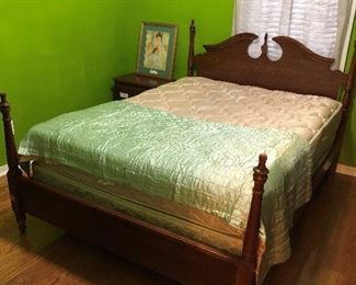 BROYHILL QUEEN HEADBOARD, FOOTBOARD