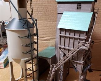 HO Scale Models for Train Table