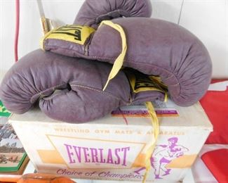 Vintage Everlast Boxing Gloves in Box(Two Pairs)