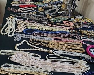 jewelry $3 neckalnce table