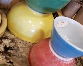 kitchen set 4 colored pyrex nesting bowls