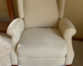 2 RECLINER CHAIRS