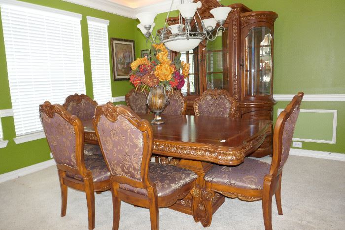 Gorgeous Dining Room Suite (there is another leaf to the table easy sits 10 plus)