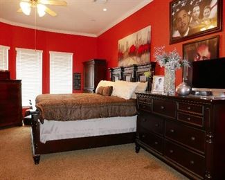 GORGEOUS King Size Bedroom Suite