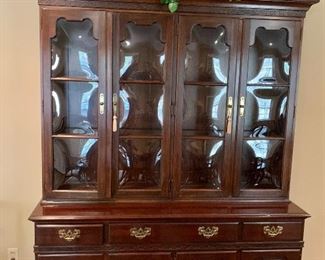 Ethan Allen Bookcase Cabinet / China Cabinet