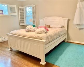 Queen Size White Bed, Dresser & Nightstand
