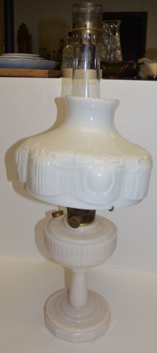 Glass Lincoln Drape Aladdin Oil Lamp