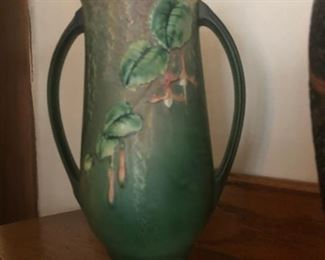 Beautiful Two Handled Roseville Bleeding Heart Vase