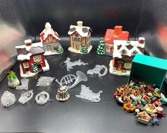 Christmas Houses & Ornaments https://ctbids.com/#!/description/share/324168