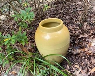 Yellow Pot https://ctbids.com/#!/description/share/324183