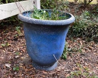 Blue Pot #10 https://ctbids.com/#!/description/share/324187