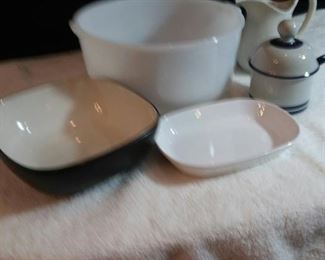 Various Glassware https://ctbids.com/#!/description/share/324126