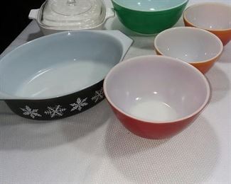 Pyrex baking dish /Pyrex Bowls/Corning Ware https://ctbids.com/#!/description/share/324130
