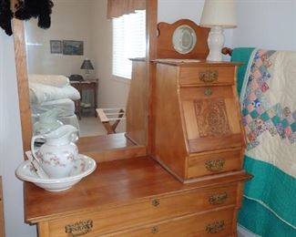MEN'S BUTLER DRESSER / VERY GOOD CONDITION