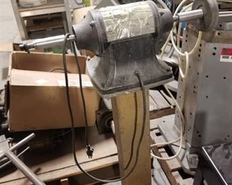 Dayton 7in Bench Grinder 1Z908C