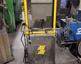 Big Joe Battery Operated Lift Model 1056