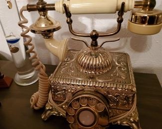 Your grandchildren have no idea what this is. I tried plugging mine in to the car charger (which my 6 year old neighbor kinda did), but then I had battery problems. And the po po had a problem with me rotary dialing on the North Dallas Freeway. I got out on bail..Back the Blue.