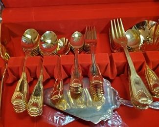 More eating utensils.  24 Karat Gold.   That is a lie.