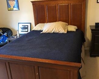FOUR PANEL WOOD QUEEN BED