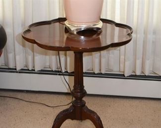 Vintage Piecrust Table / Accent Table